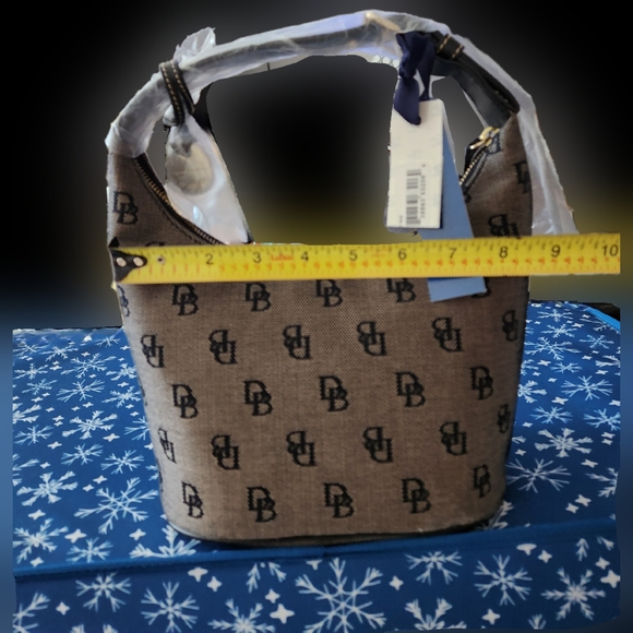 **Dooney & Bourke Classic Bucket Bag NWT - Picture 5 of 10
